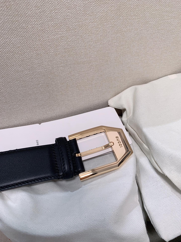スーパーコピーグッチベルト着用イメージ